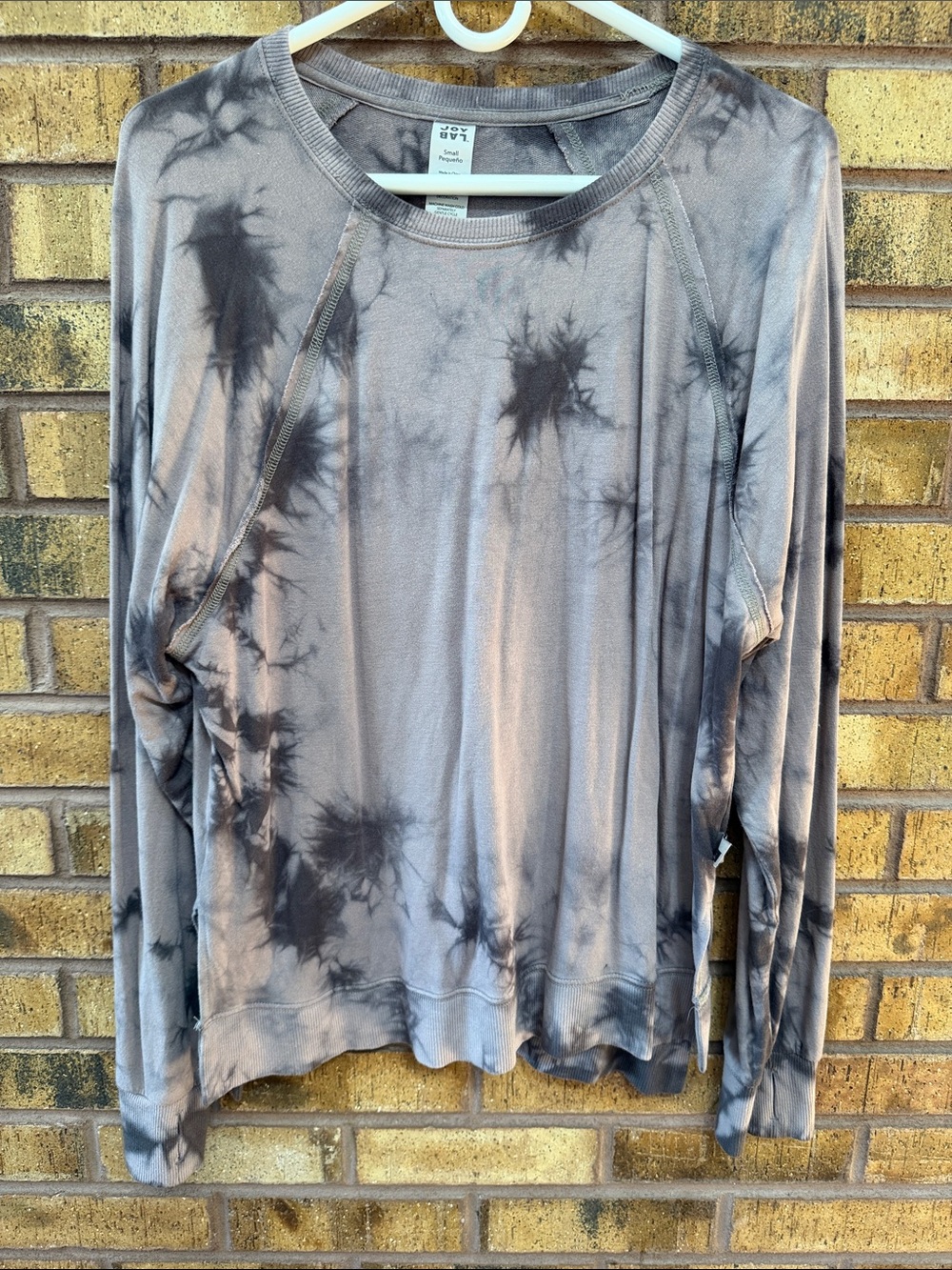 JoyLab Long Sleeve Tie-Dye Tee in Charcoal and Black